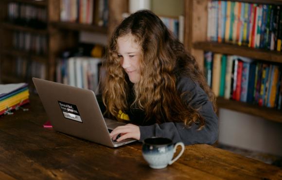 Managing online risks while working with children and young people 